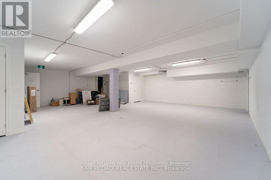 374 Lakeshore Road E Property Photo 9