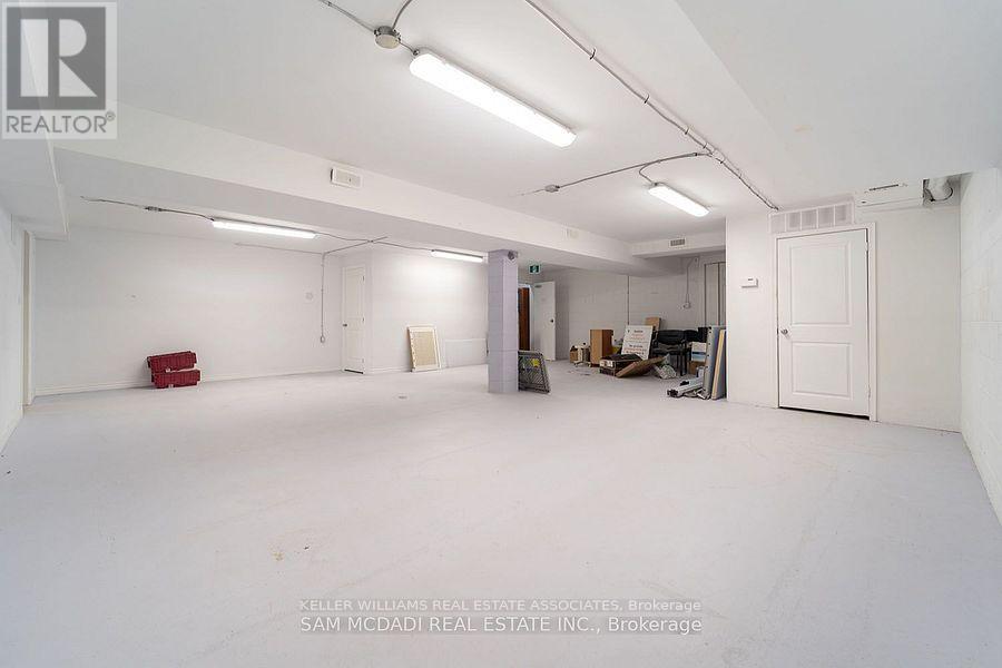 374 Lakeshore Road E Property Photo 10