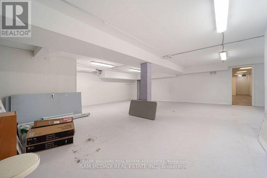 374 Lakeshore Road E Property Photo 11