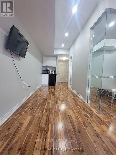 32 Sky Harbour Drive Property Photo 8