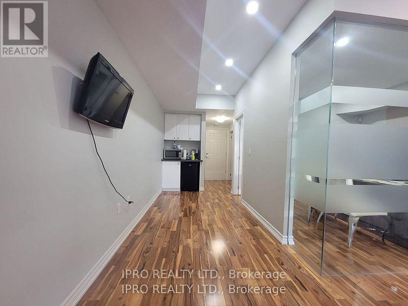 32 Sky Harbour Drive Property Photo 9