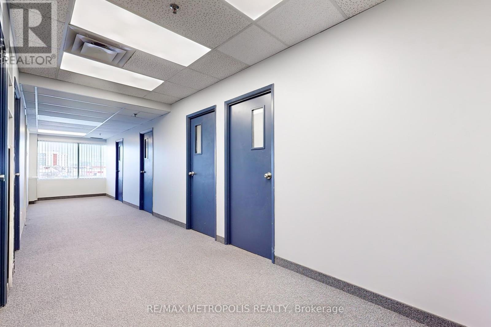 214 - 1325 Eglinton Avenue E Property Photo 3