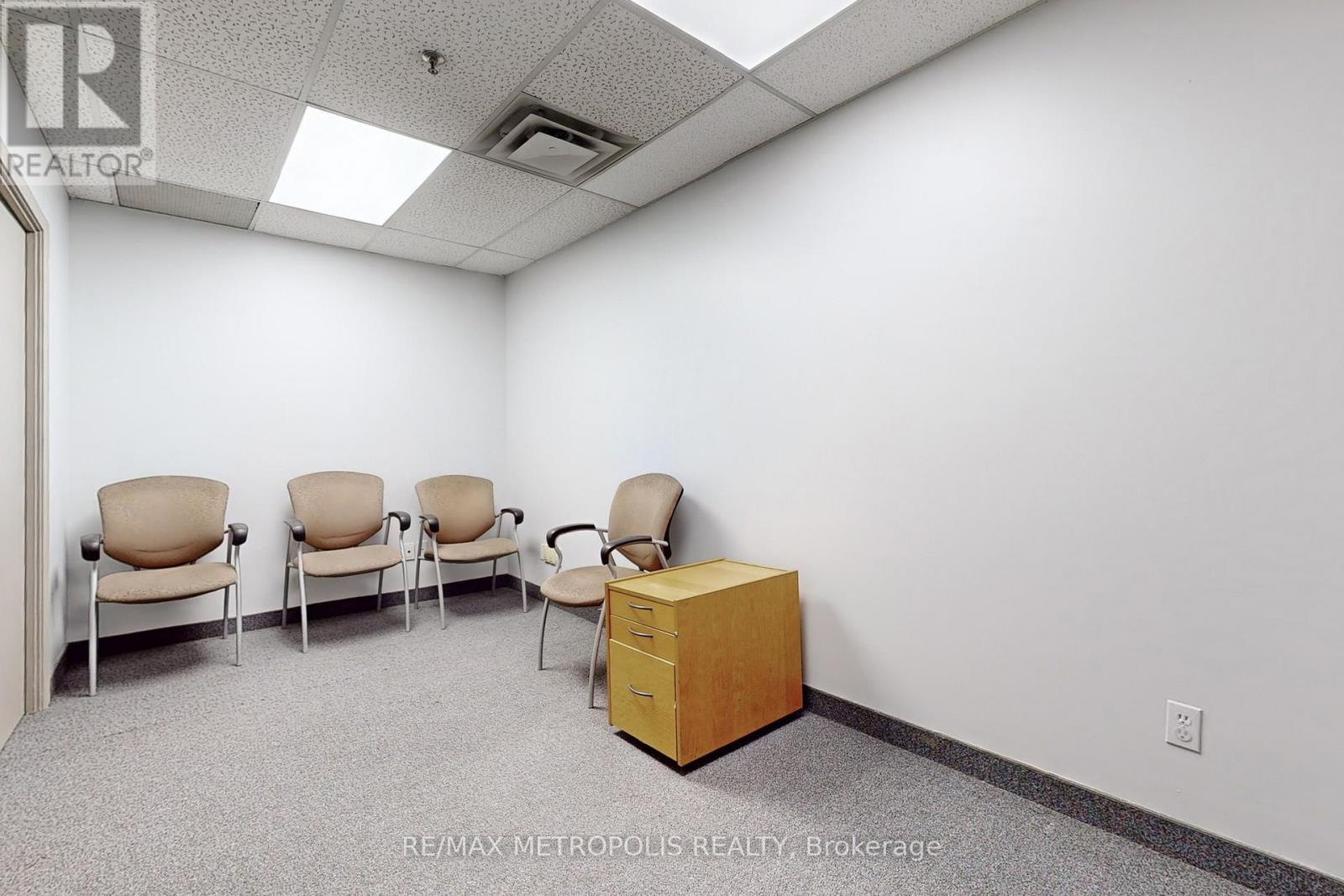 214 - 1325 Eglinton Avenue E Property Photo 6