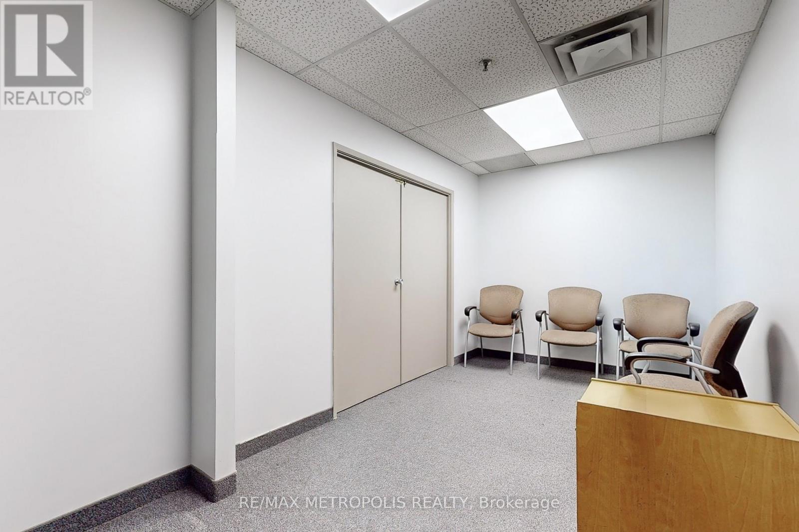 214 - 1325 Eglinton Avenue E Property Photo 7