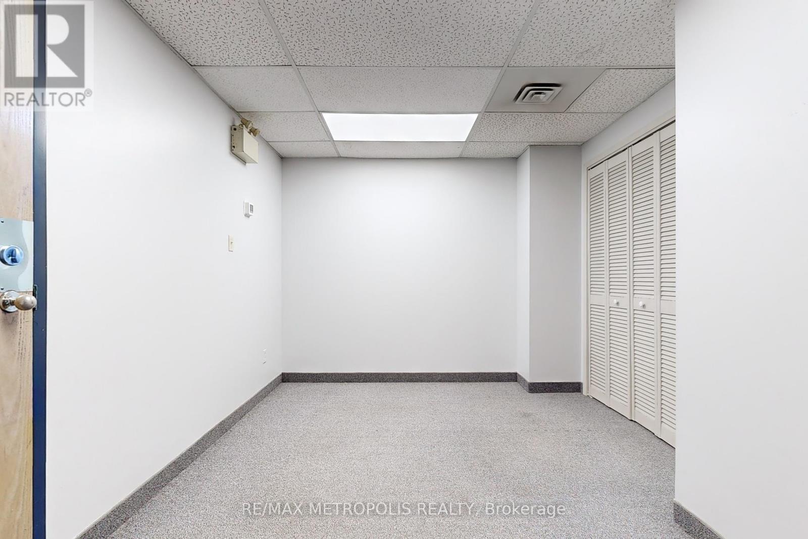 214 - 1325 Eglinton Avenue E Property Photo 8