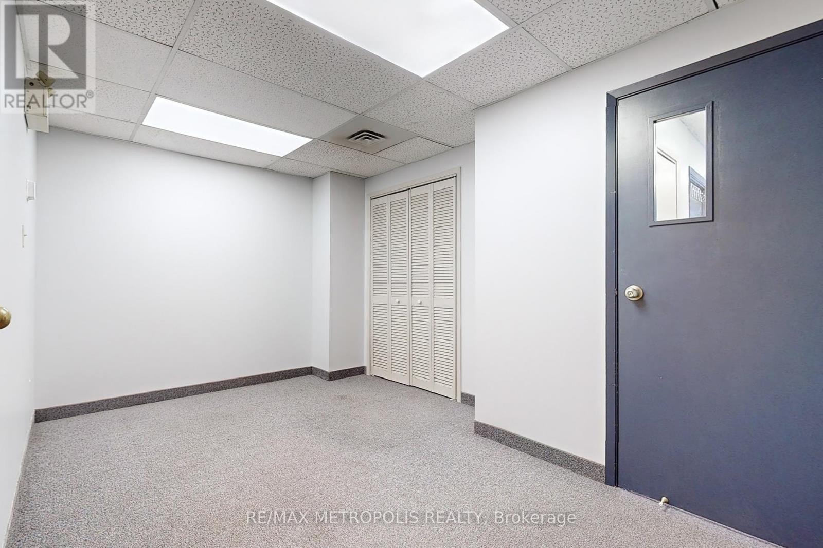 214 - 1325 Eglinton Avenue E Property Photo 9
