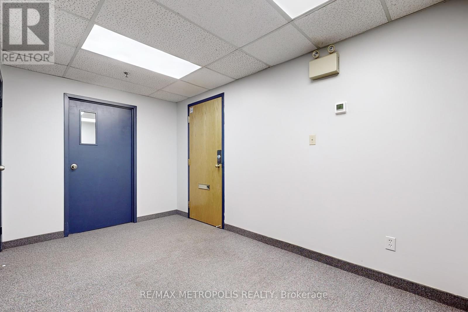 214 - 1325 Eglinton Avenue E Property Photo 10