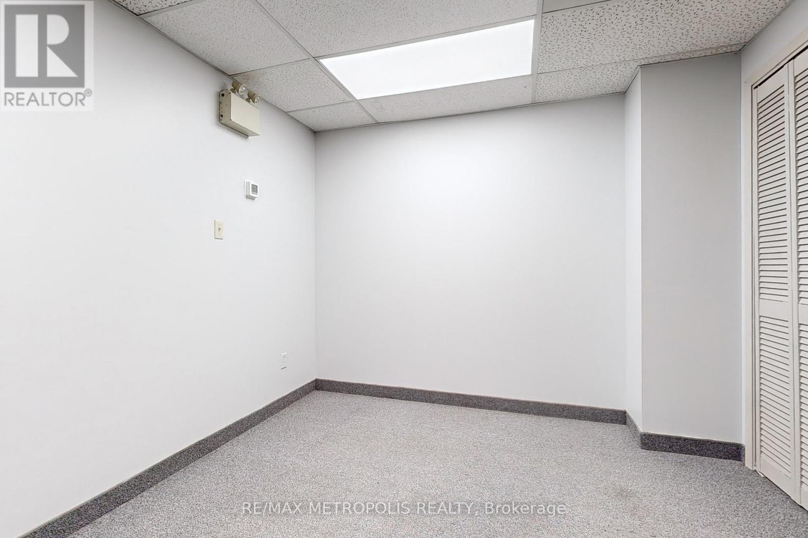 214 - 1325 Eglinton Avenue E Property Photo 11
