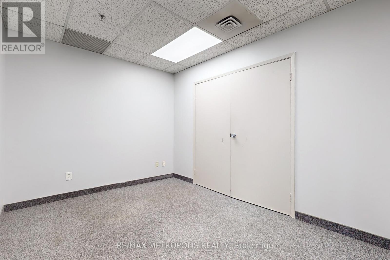 214 - 1325 Eglinton Avenue E Property Photo 12