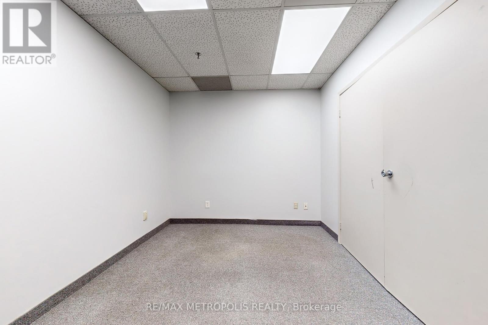 214 - 1325 Eglinton Avenue E Property Photo 13