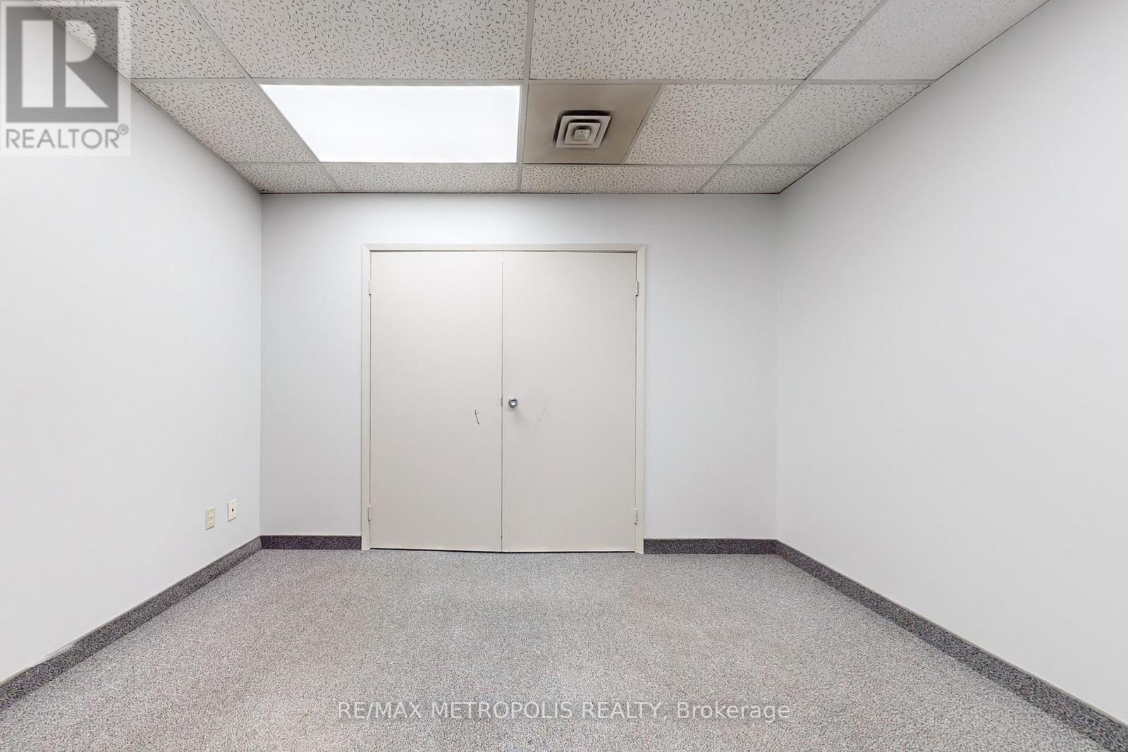 214 - 1325 Eglinton Avenue E Property Photo 14