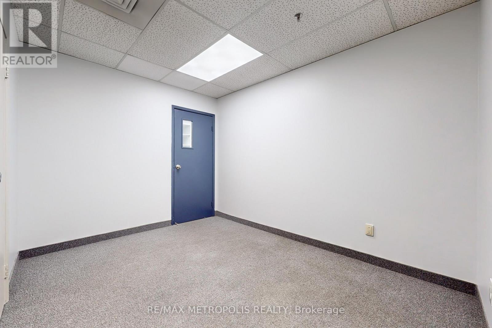214 - 1325 Eglinton Avenue E Property Photo 15