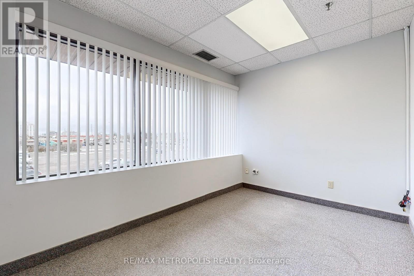 214 - 1325 Eglinton Avenue E Property Photo 16