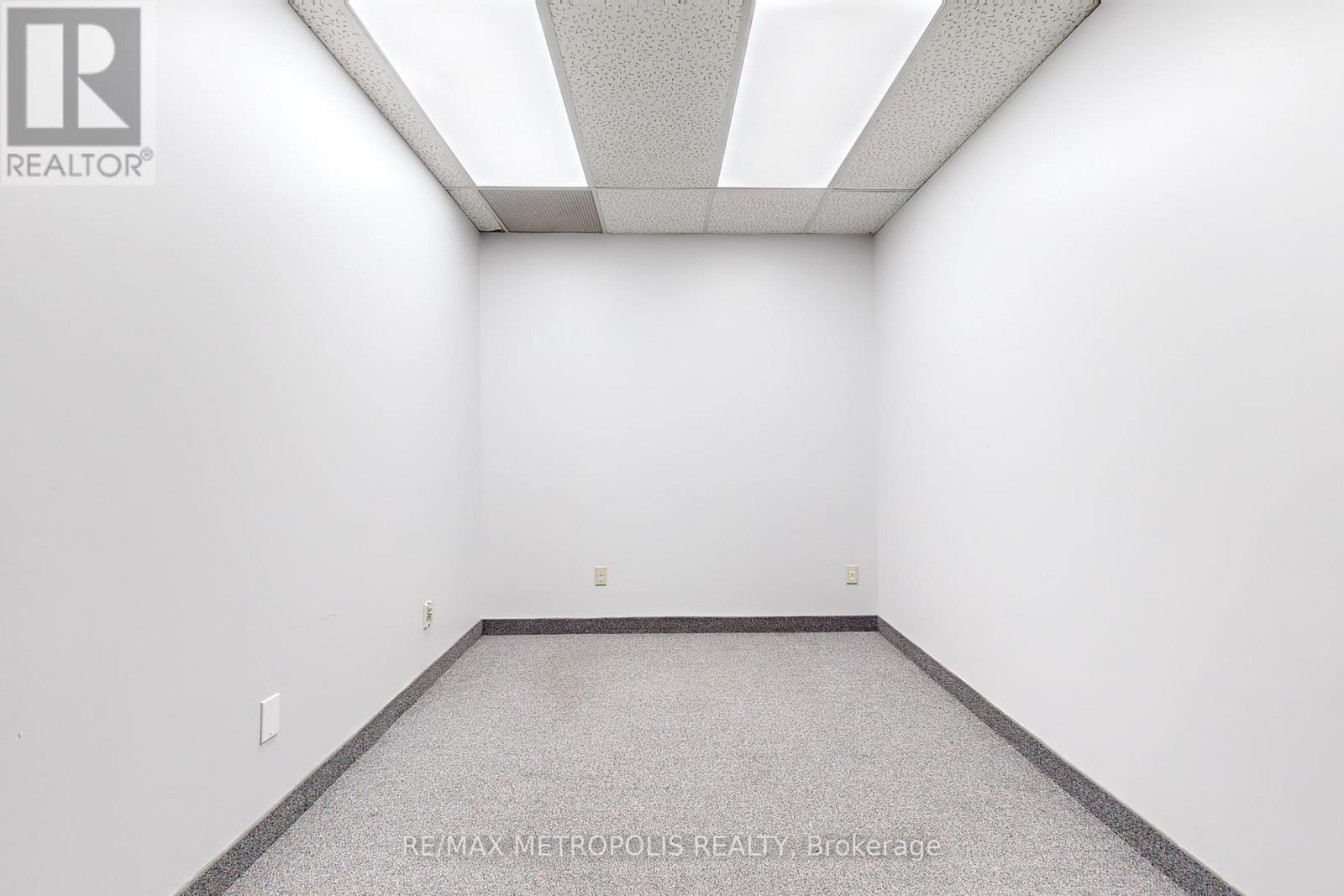 214 - 1325 Eglinton Avenue E Property Photo 22