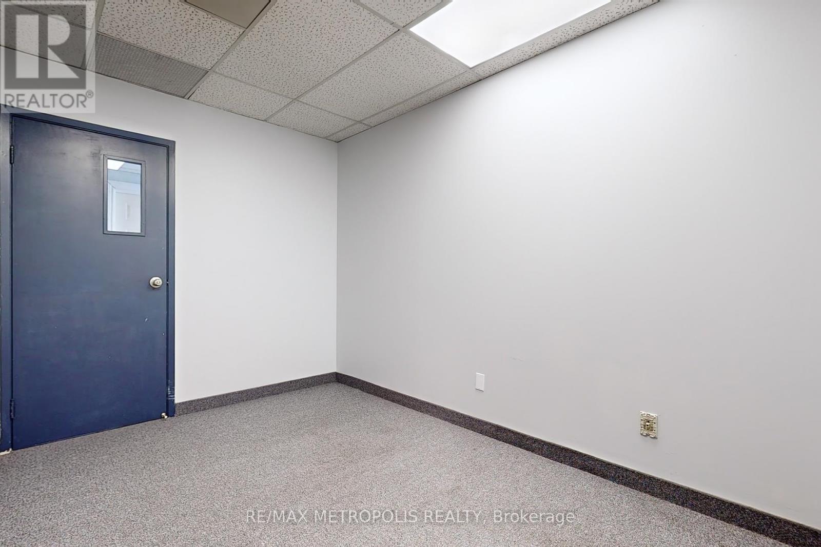 214 - 1325 Eglinton Avenue E Property Photo 24