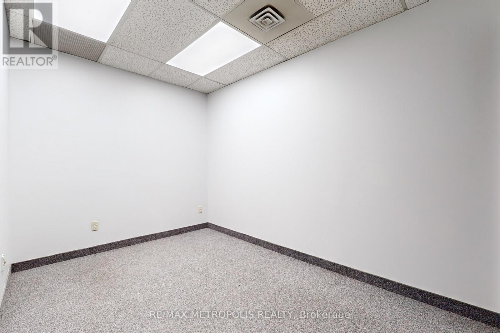 214 - 1325 Eglinton Avenue E Property Photo 25