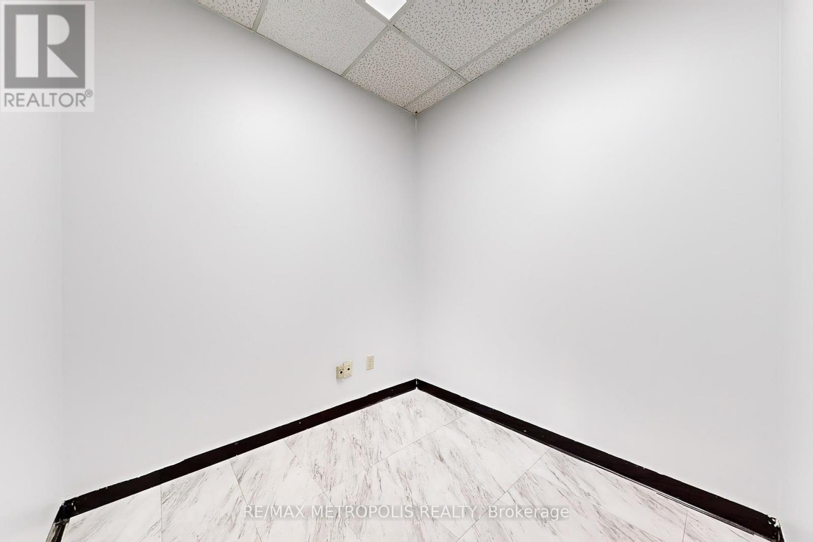 214 - 1325 Eglinton Avenue E Property Photo 26