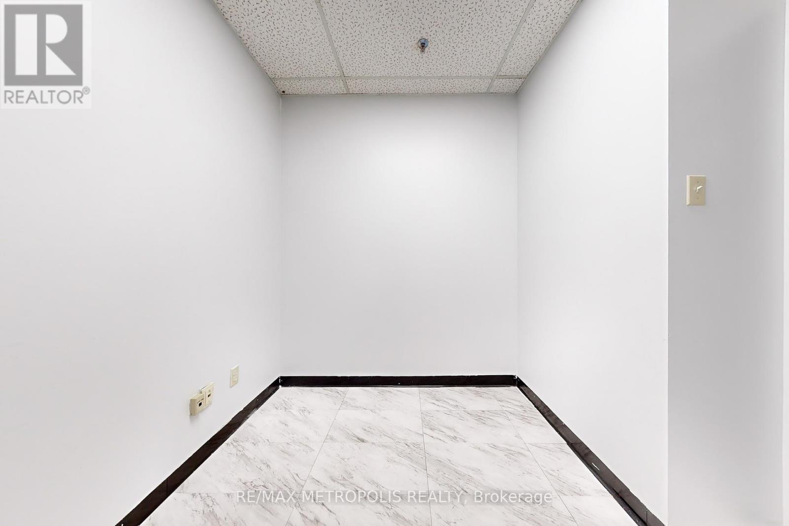 214 - 1325 Eglinton Avenue E Property Photo 27