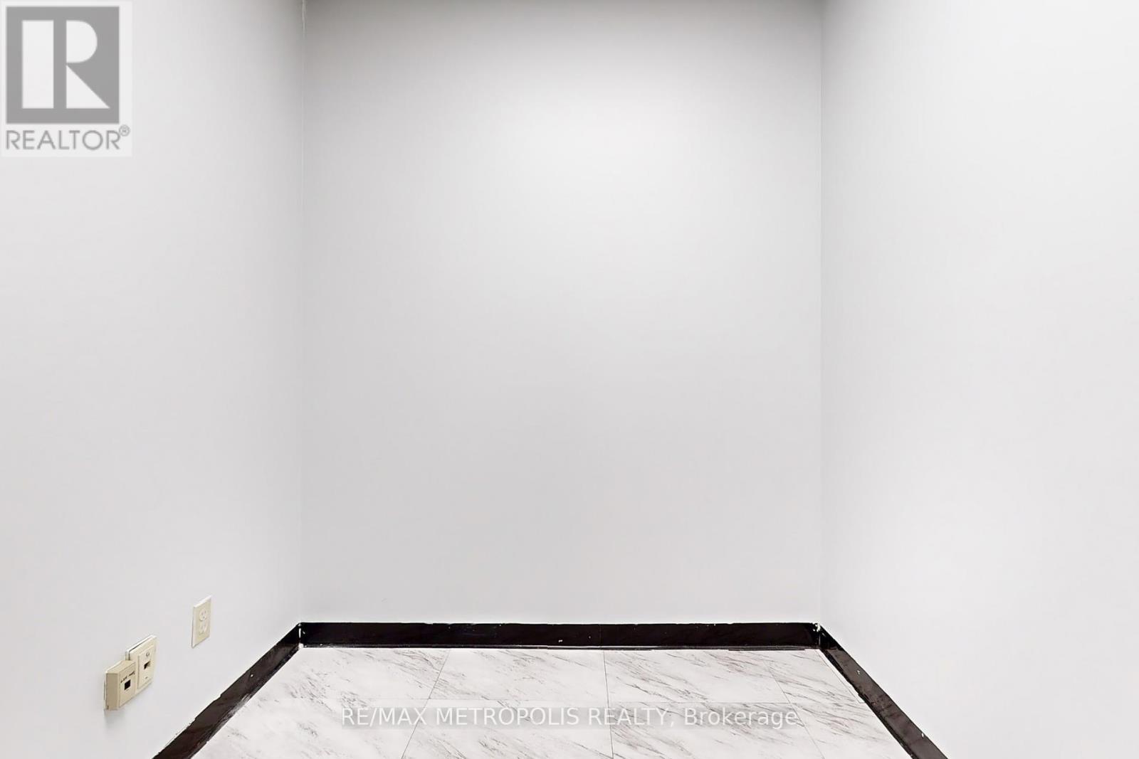 214 - 1325 Eglinton Avenue E Property Photo 28