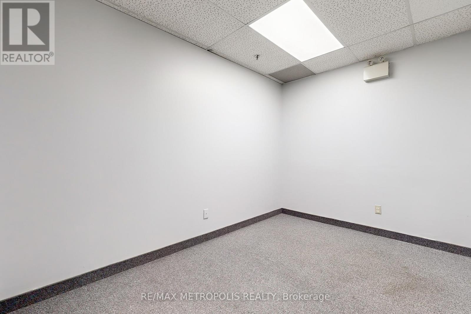 214 - 1325 Eglinton Avenue E Property Photo 30