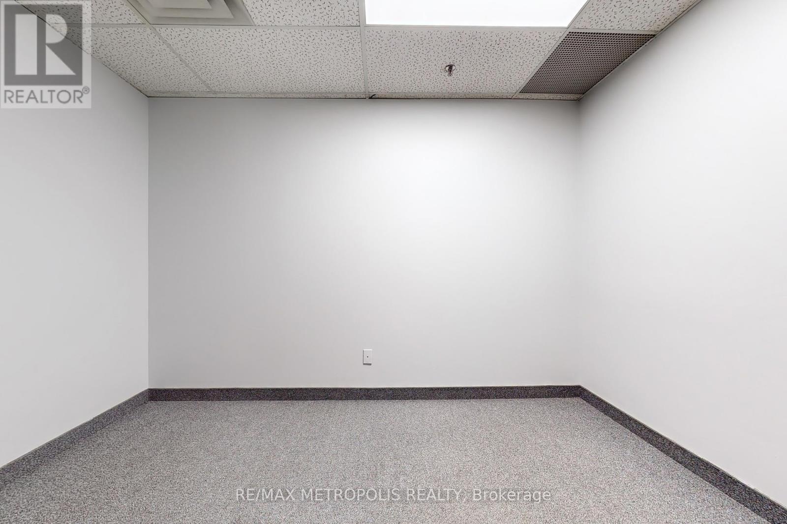 214 - 1325 Eglinton Avenue E Property Photo 31