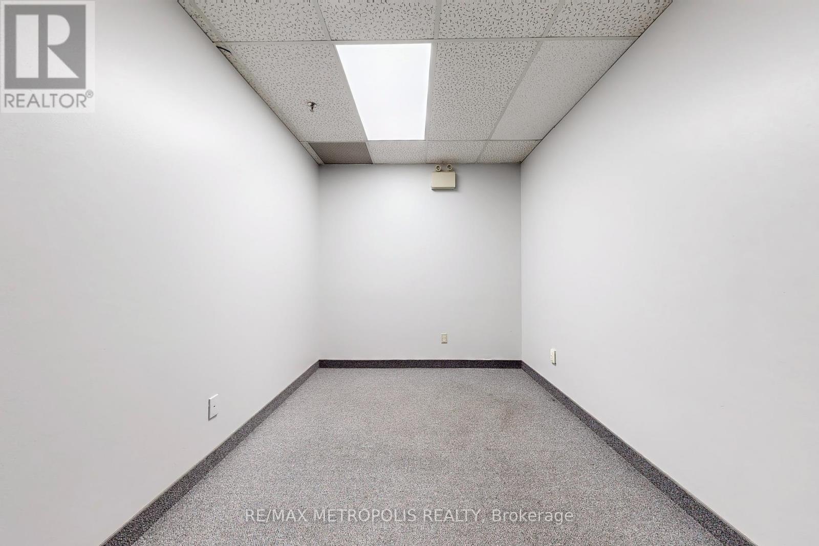 214 - 1325 Eglinton Avenue E Property Photo 32