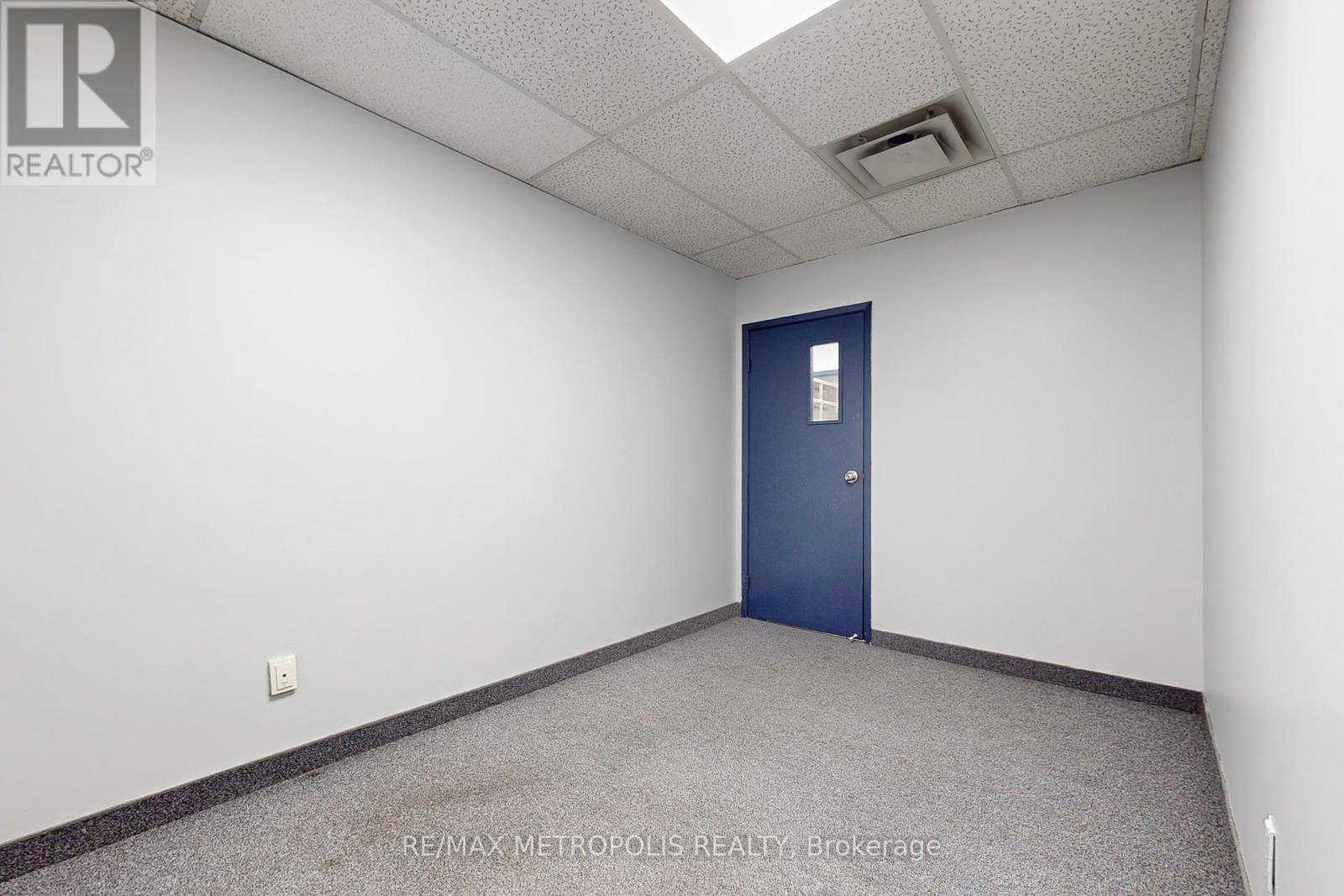 214 - 1325 Eglinton Avenue E Property Photo 33