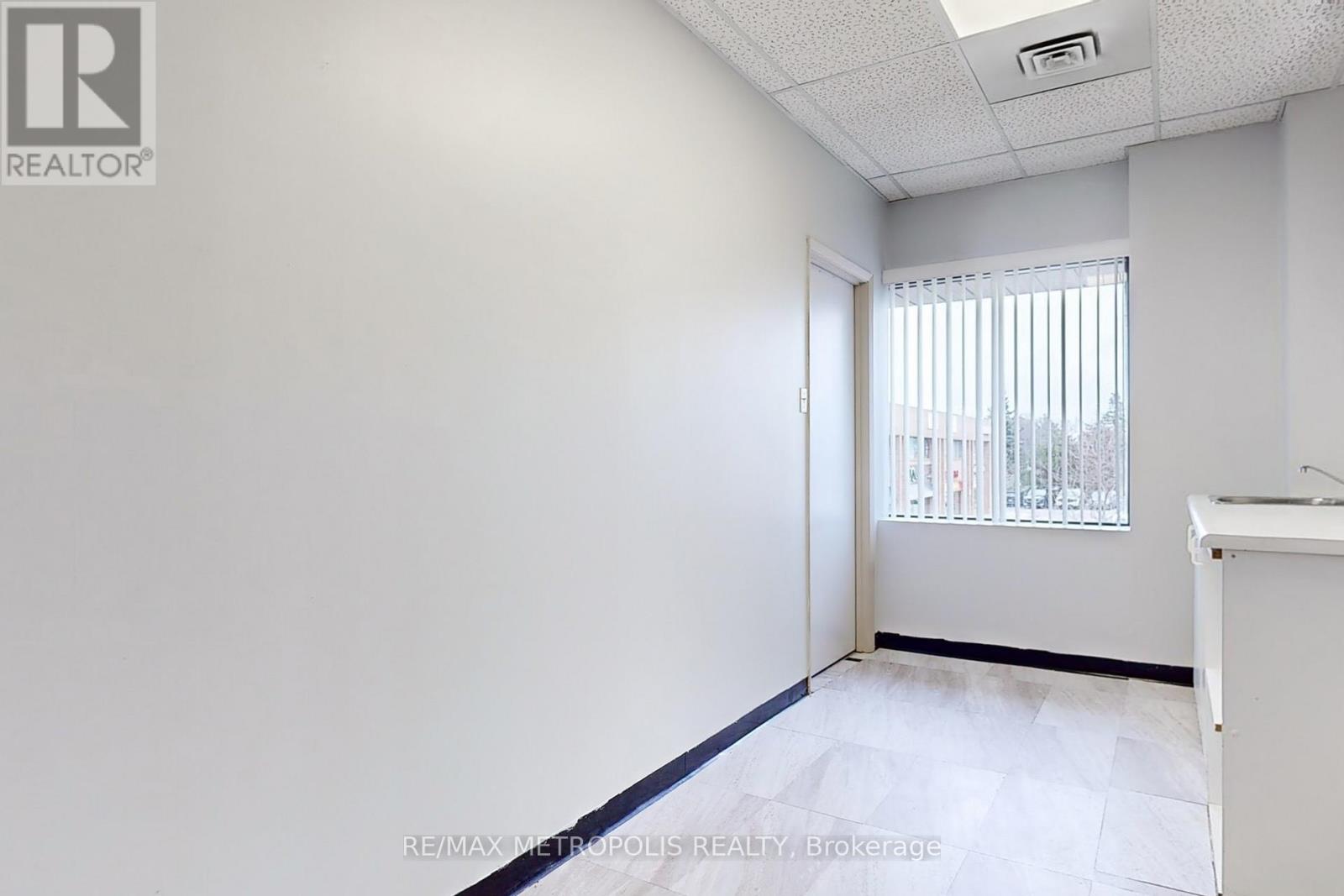 214 - 1325 Eglinton Avenue E Property Photo 34