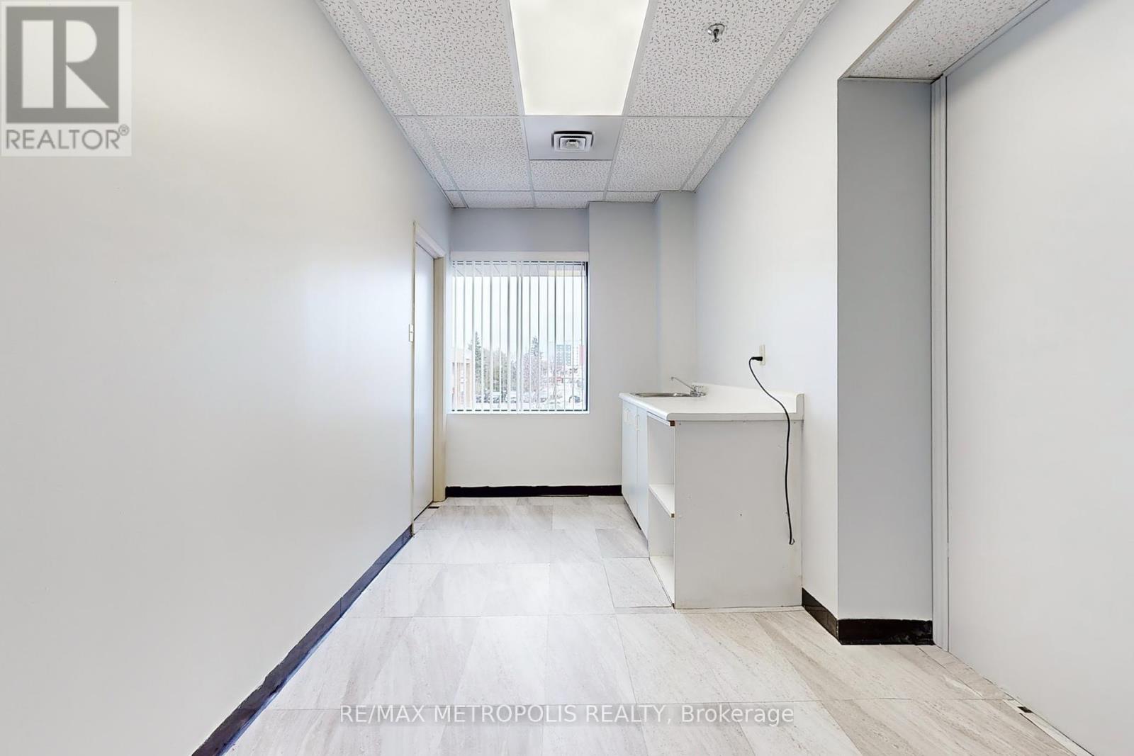 214 - 1325 Eglinton Avenue E Property Photo 35