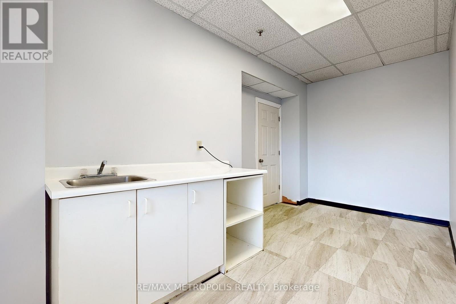 214 - 1325 Eglinton Avenue E Property Photo 36