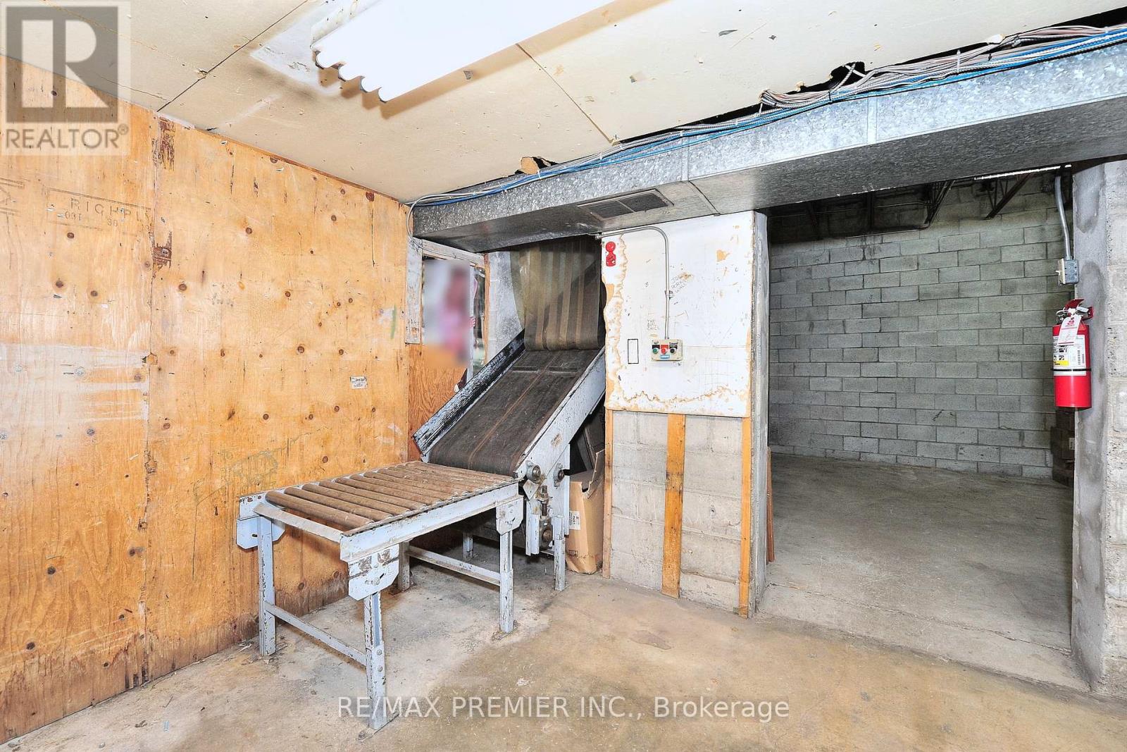 Unit G - 2120 Eglinton Avenue W Property Photo 10