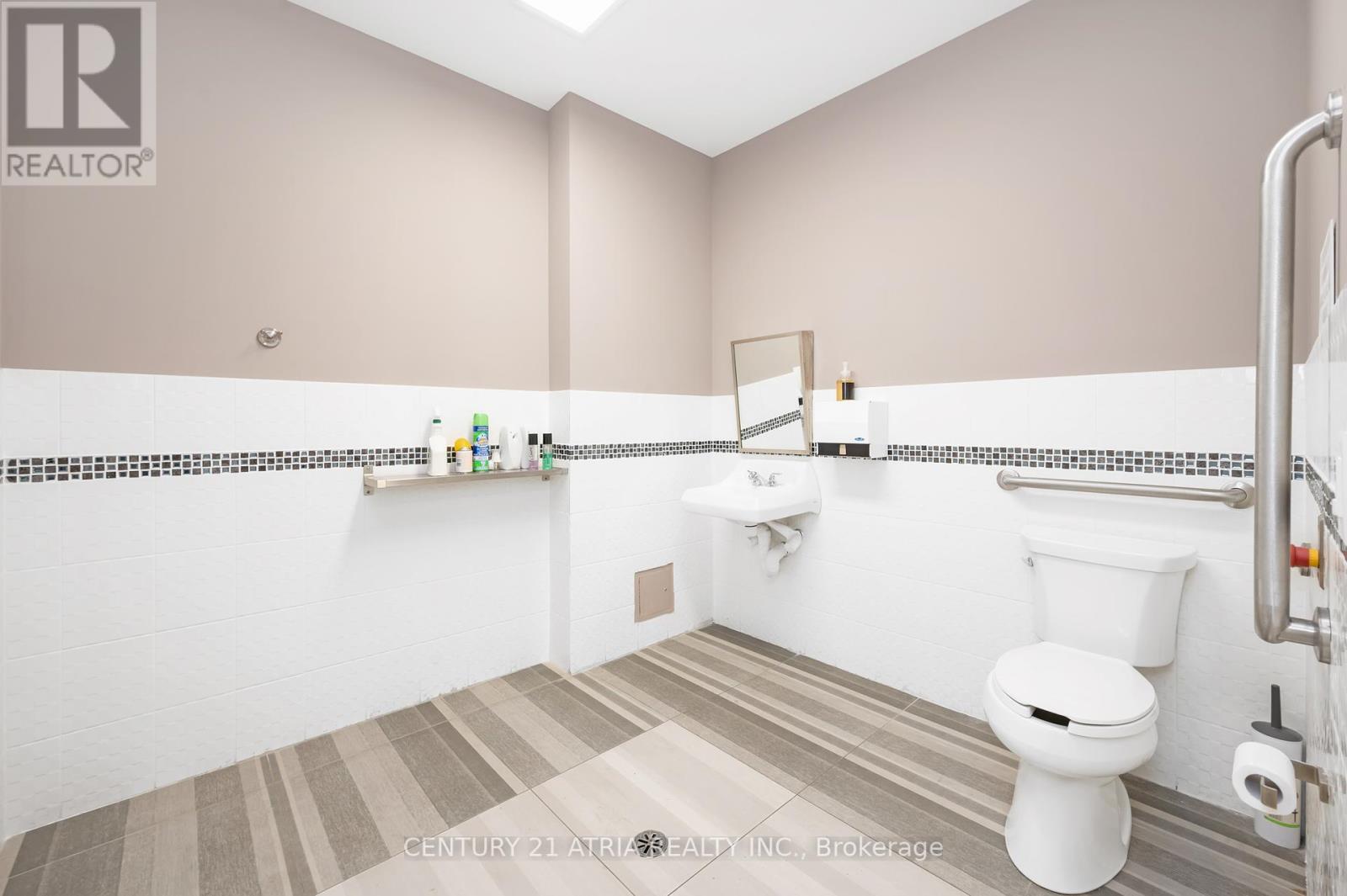 30 - 100 Plains Road W Property Photo 12