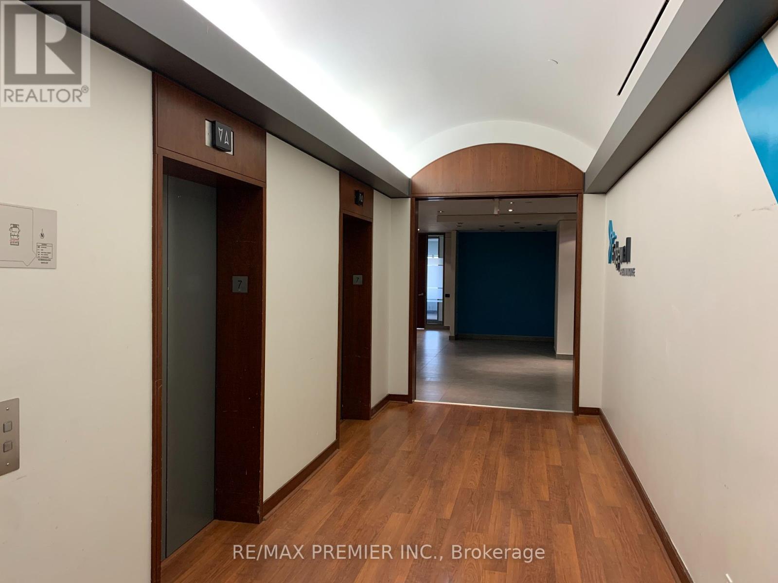 700-03 - 6733 Mississauga Road Property Photo 4
