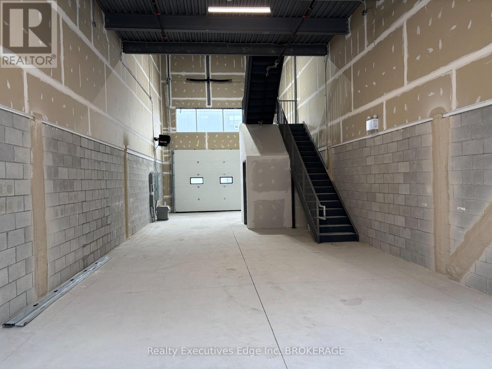 Unit 7 - 5266 Solar Drive Property Photo 3