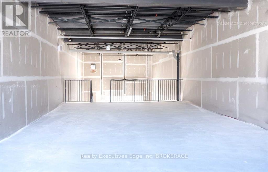 Unit 7 - 5266 Solar Drive Property Photo 7