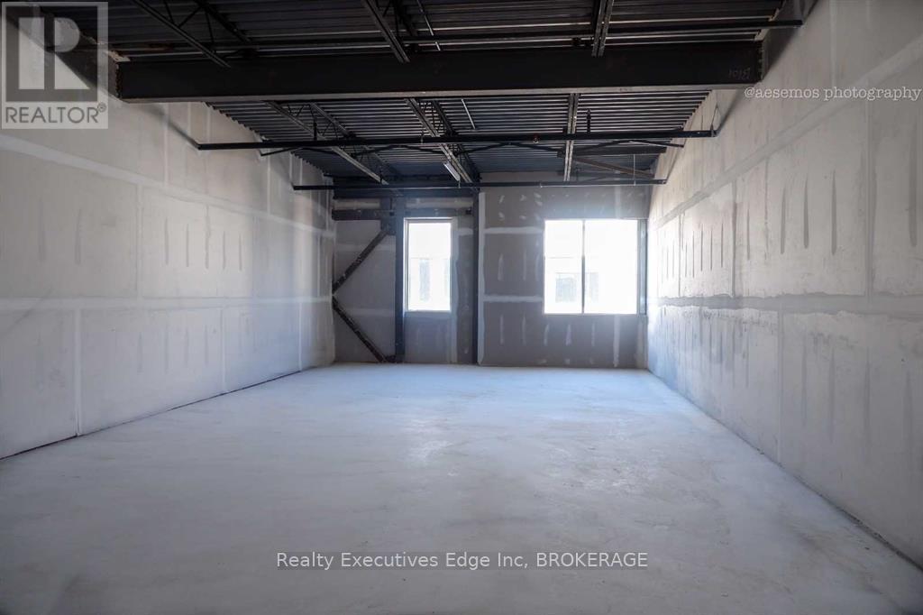 Unit 7 - 5266 Solar Drive Property Photo 8