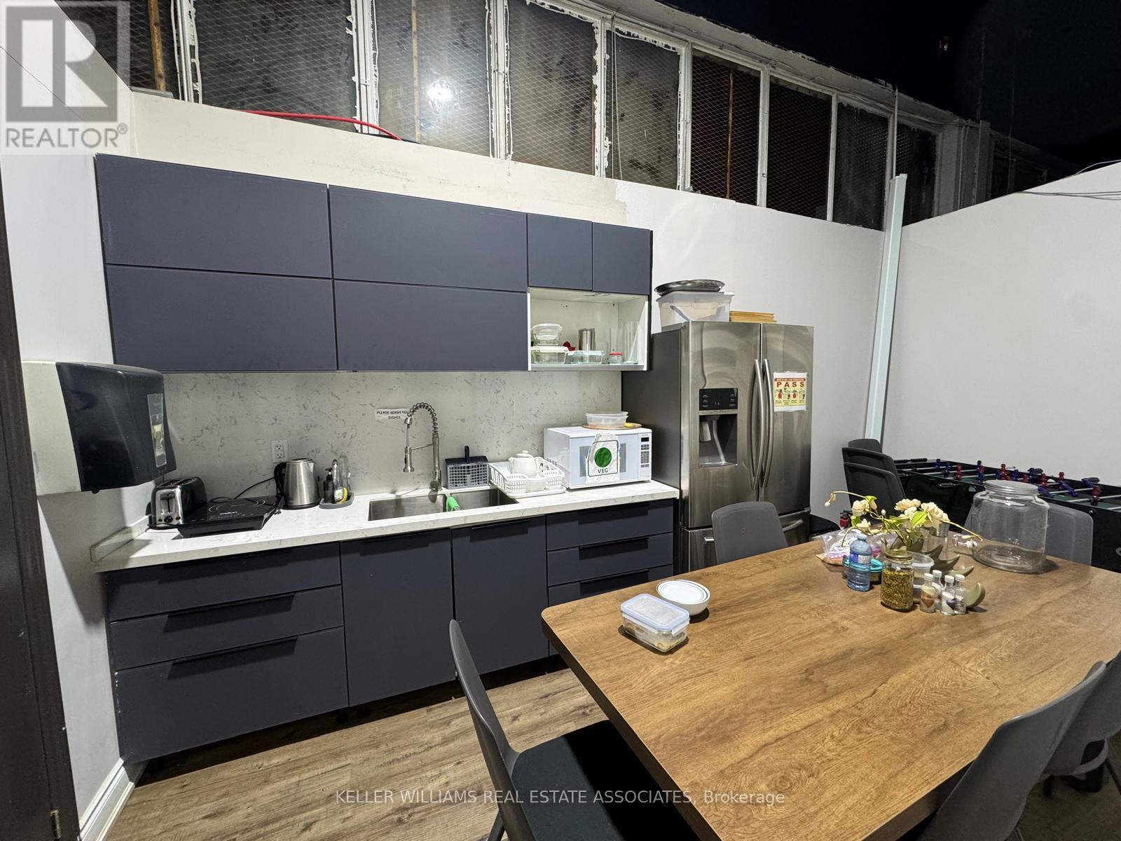 1250 Steeles Avenue Property Photo 4