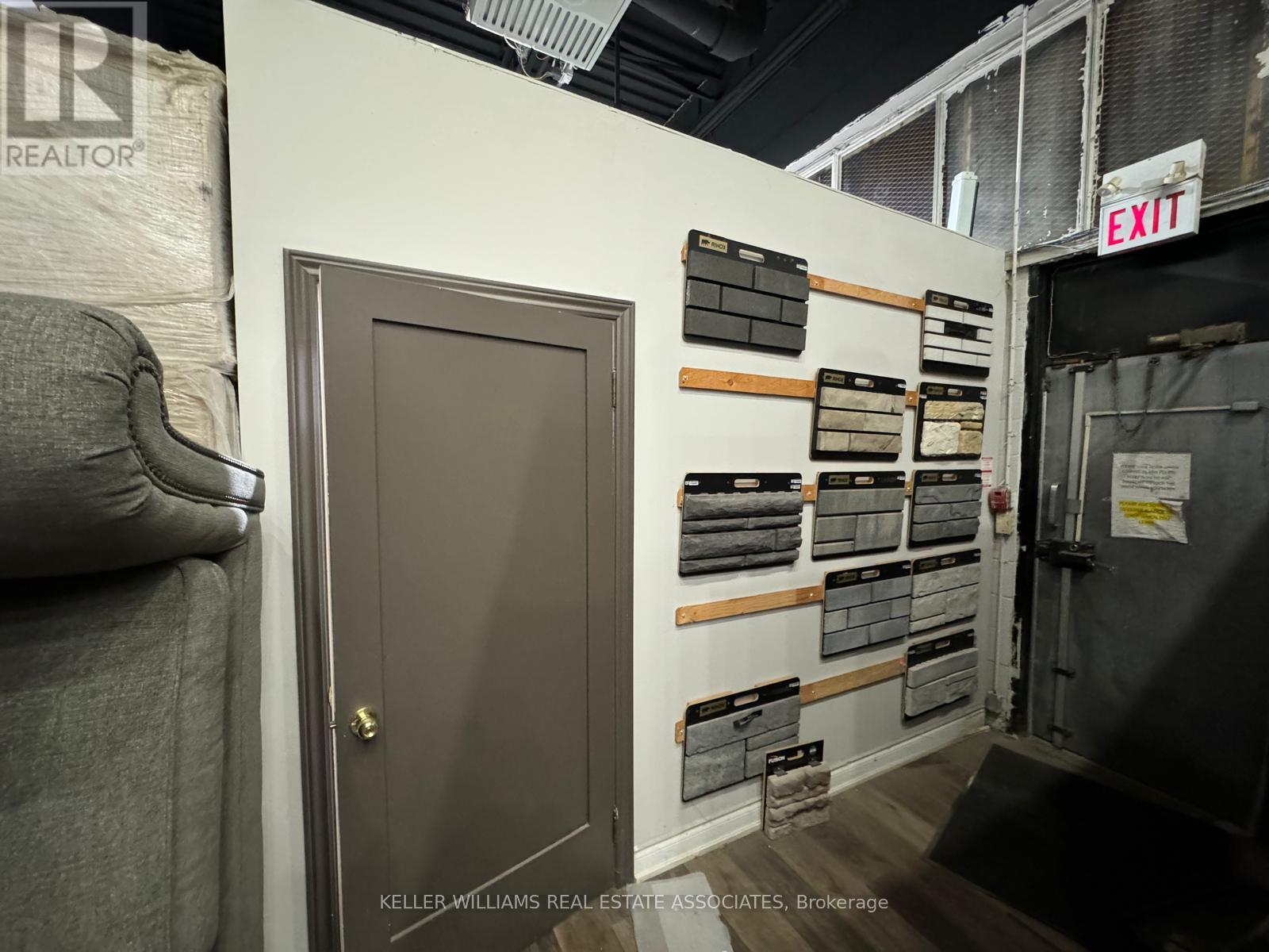 1250 Steeles Avenue Property Photo 7
