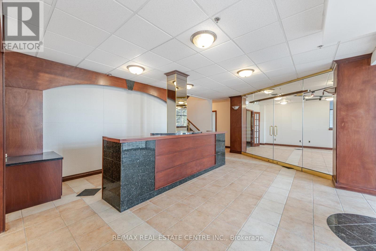 50,51 - 5100 South Service Road Property Photo 9