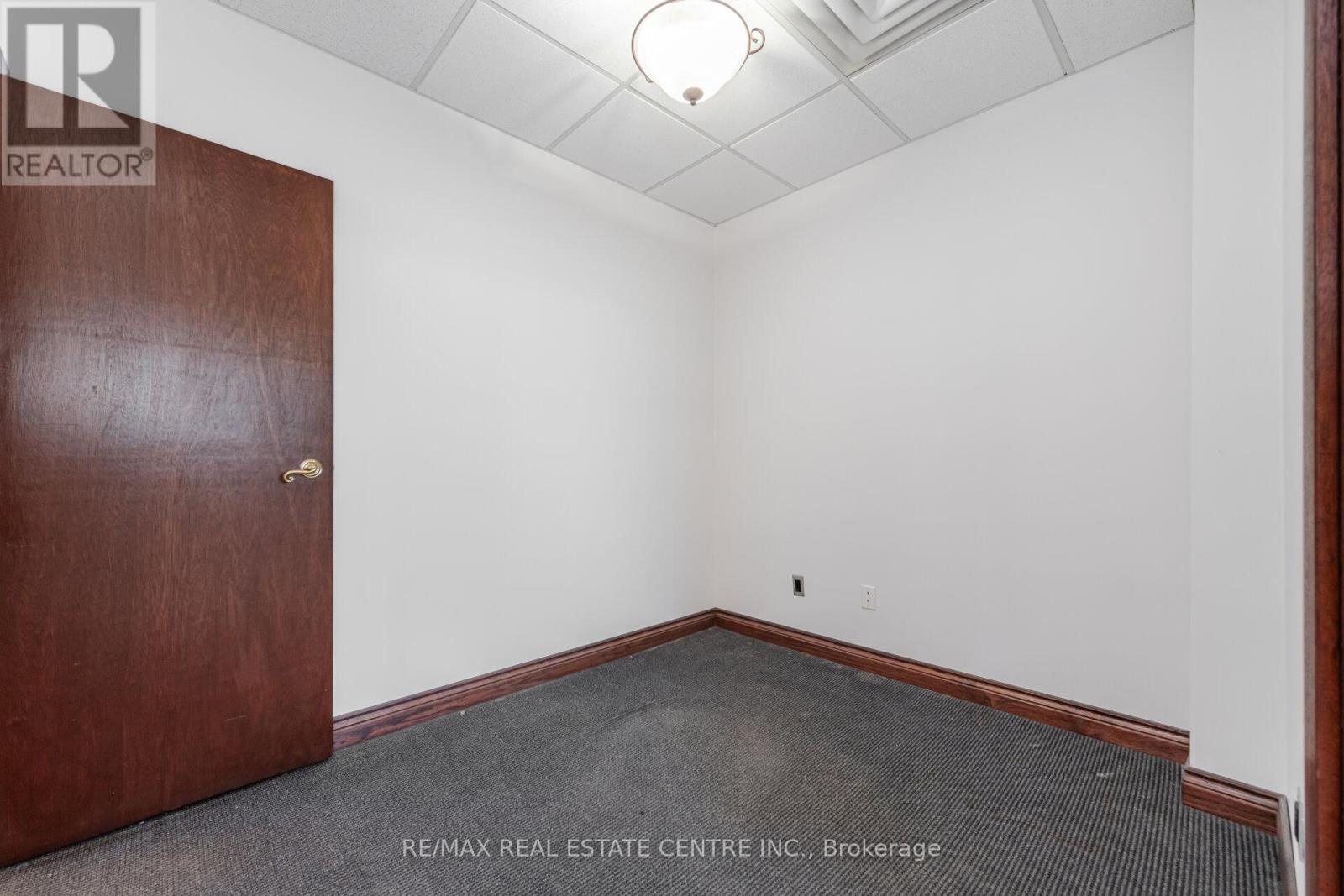 50,51 - 5100 South Service Road Property Photo 15