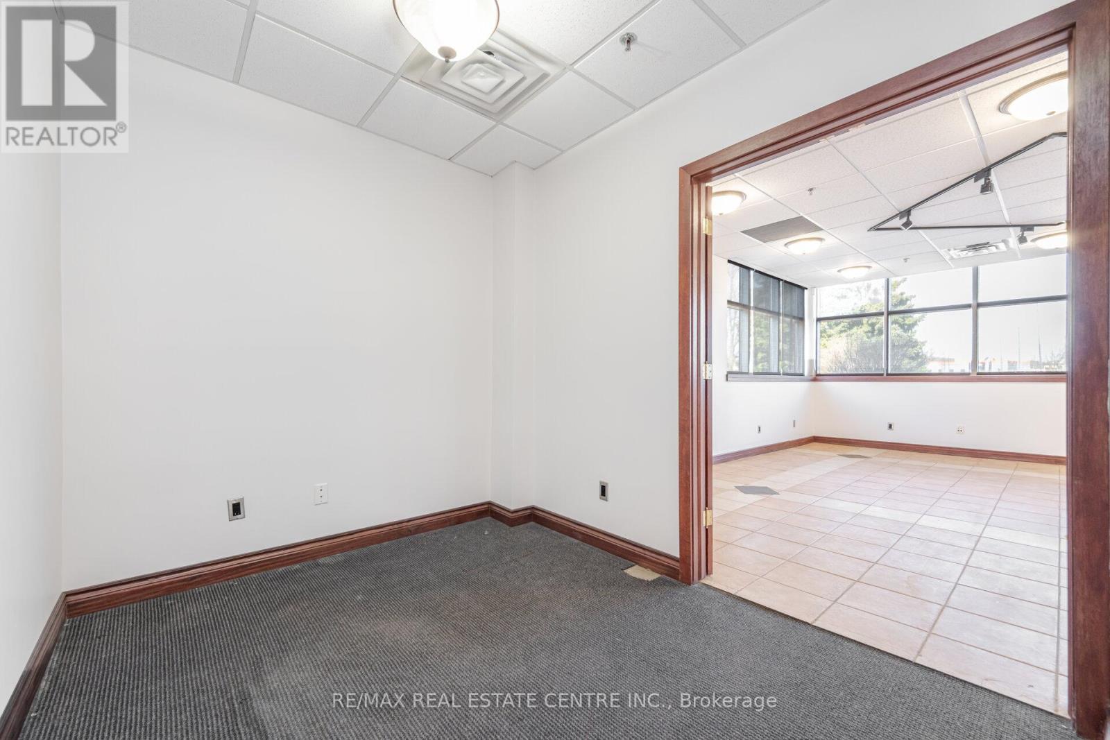 50,51 - 5100 South Service Road Property Photo 16