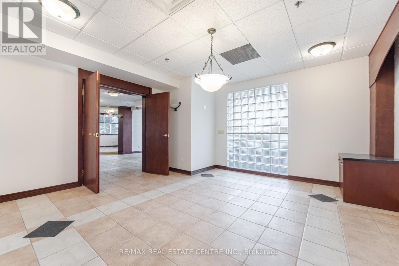50,51 - 5100 South Service Road Property Photo 19