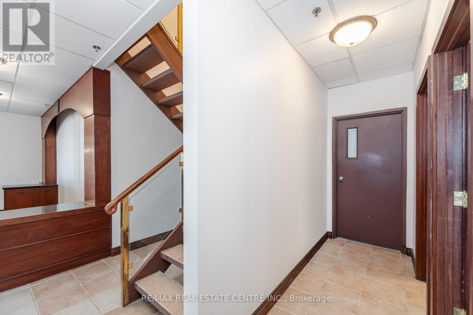 50,51 - 5100 South Service Road Property Photo 23