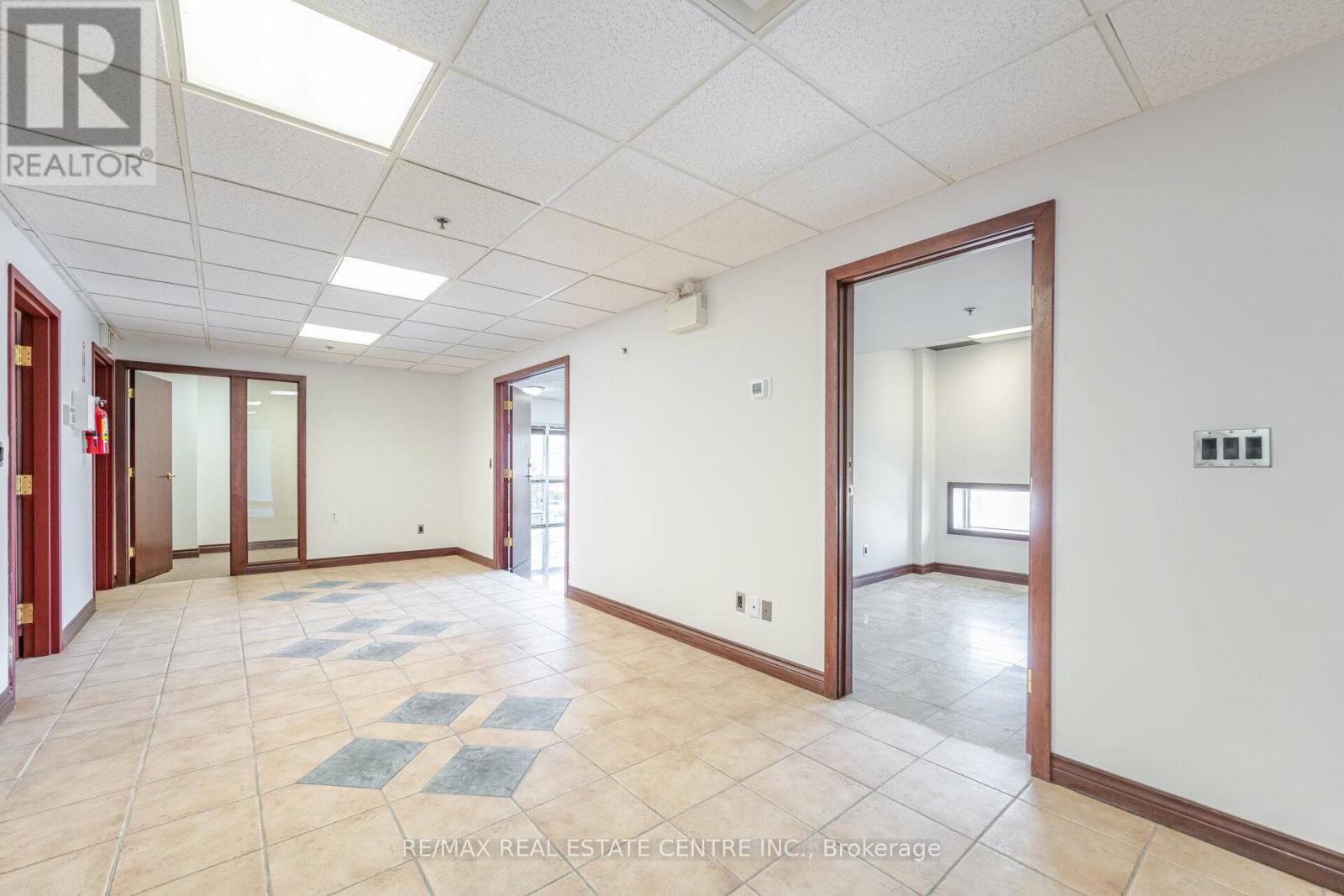 50,51 - 5100 South Service Road Property Photo 28