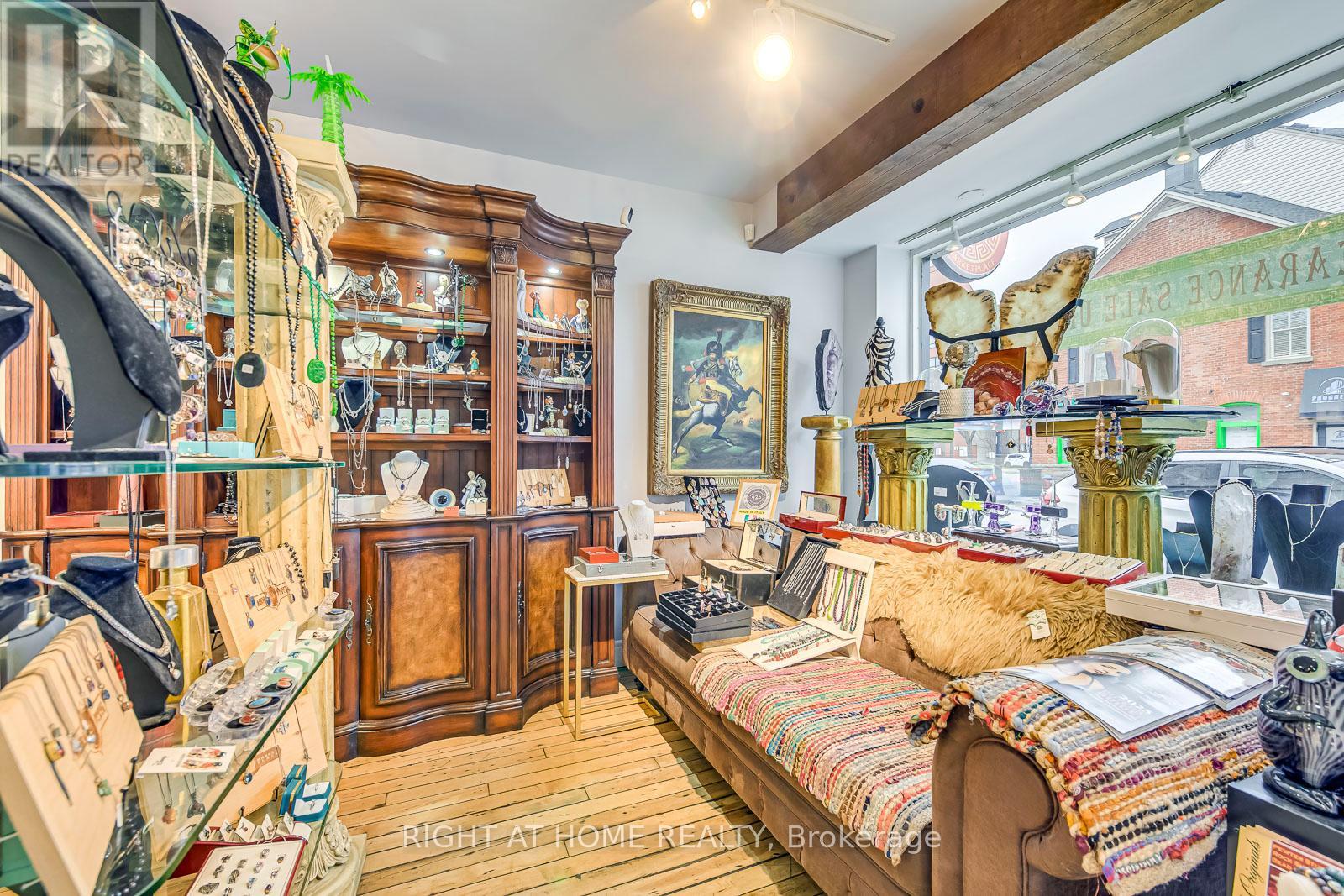 393 John Street Property Photo 7