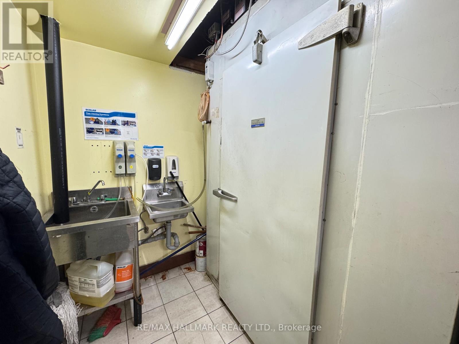 4&5 - 1101 Finch Avenue W Property Photo 18