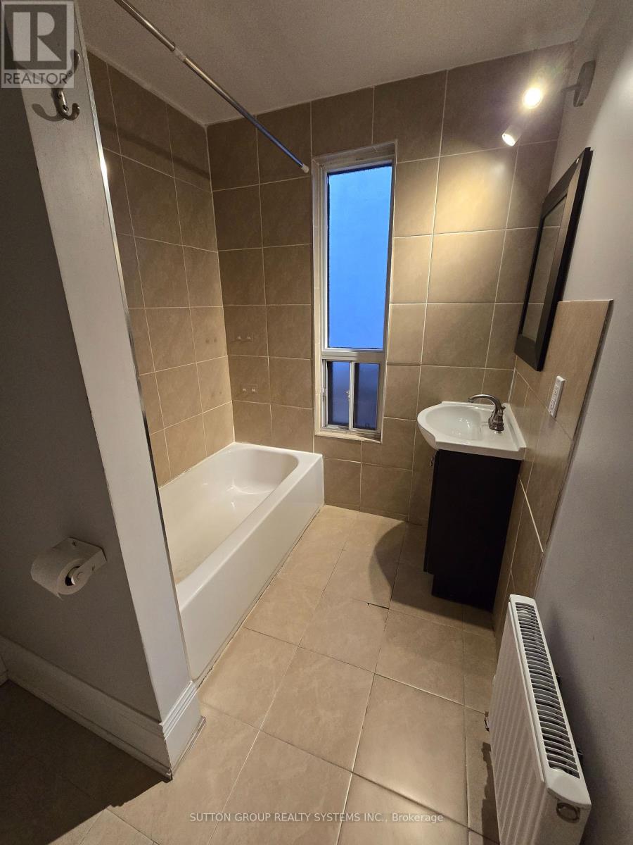 2 - 2886 Lake Shore Boulevard W Property Photo 9