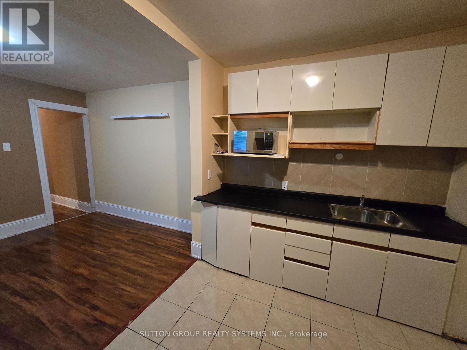 2 - 2886 Lake Shore Boulevard W Property Photo 16
