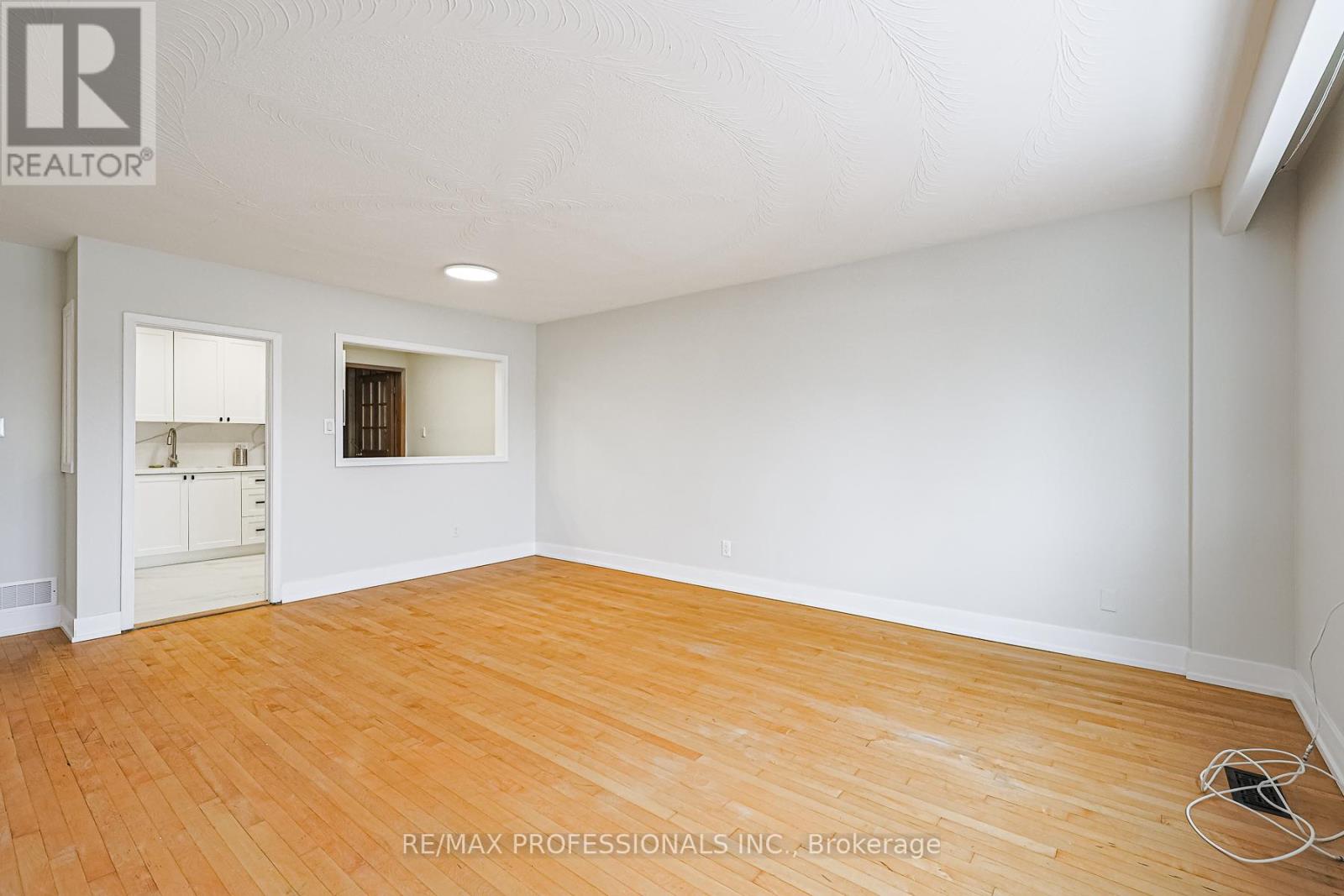 874 Brown's Line Property Photo 14