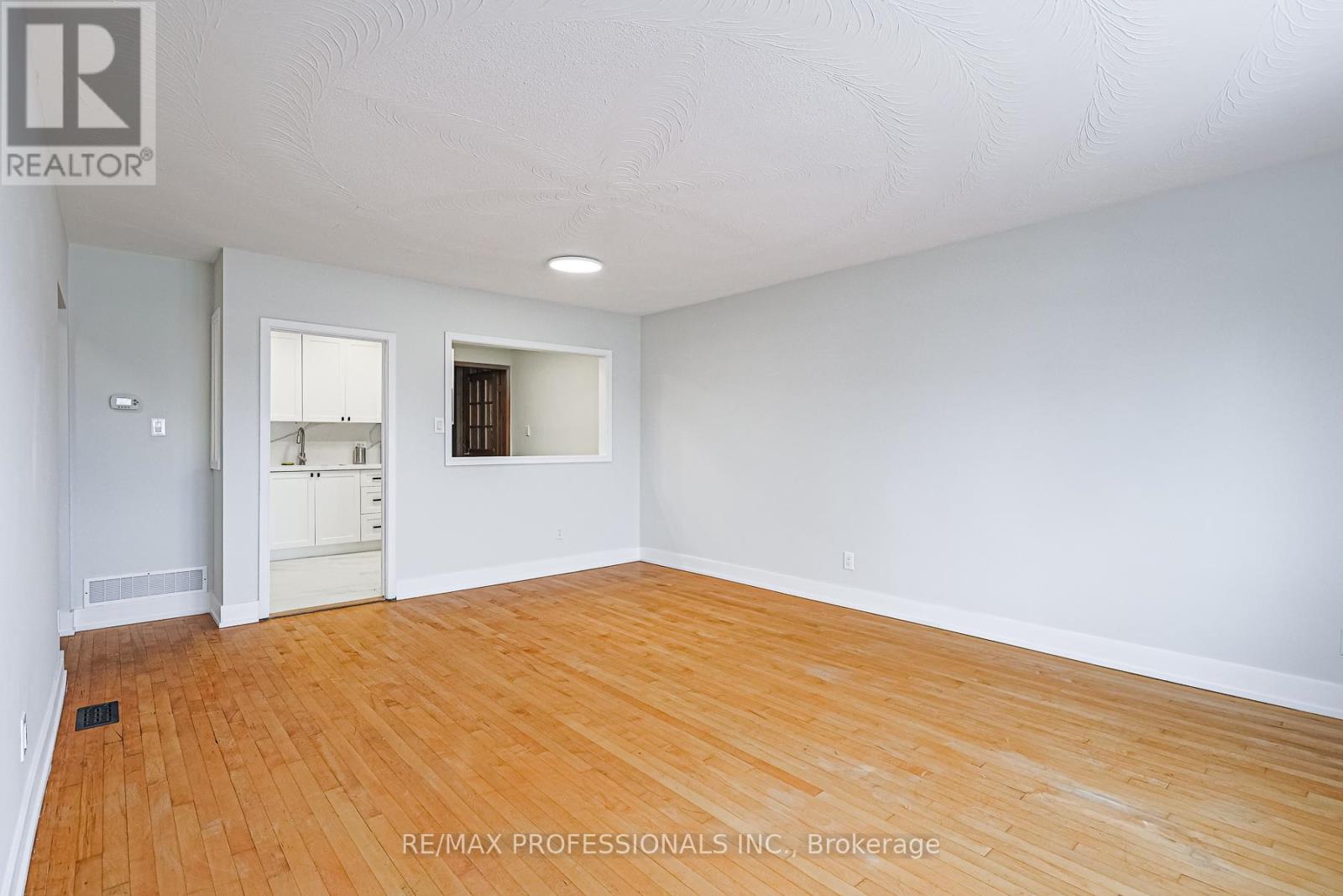 874 Brown's Line Property Photo 15